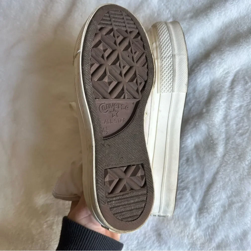 Converse desert sand
